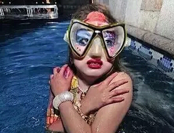 潛水拍照新姿勢(shì)，放下你的剪刀手，我們來這樣拍