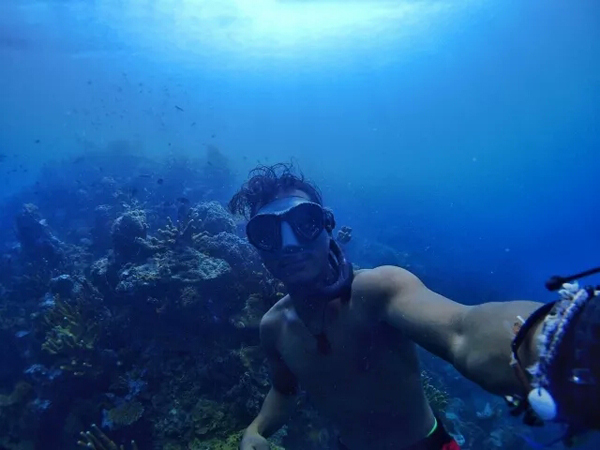 潛水拍照新姿勢(shì)，放下你的剪刀手，我們來這樣拍